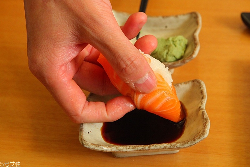 吃壽司的正確方法 壽司怎么吃圖解