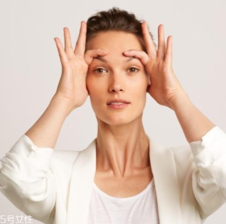 蘭蔻塑顏雪花霜怎么用？按照官方提拉手法效果最好