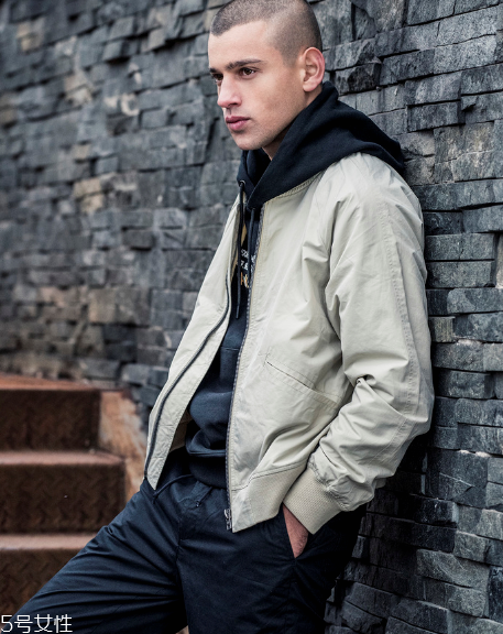 男生怎么穿衣服好看？三款單品幫你加分