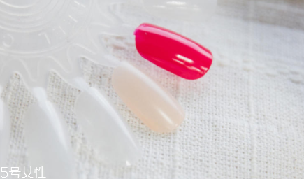 怎么自己在家美甲？4個步驟打造創(chuàng)意美甲