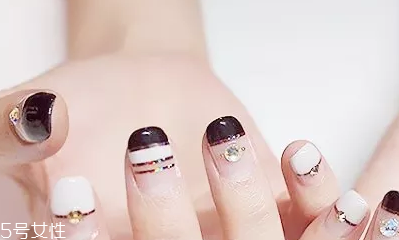 怎么自己在家美甲？4個步驟打造創(chuàng)意美甲