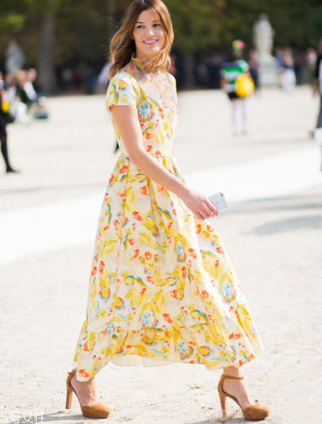 印花單品怎么搭配？感受春夏的浪漫情緣