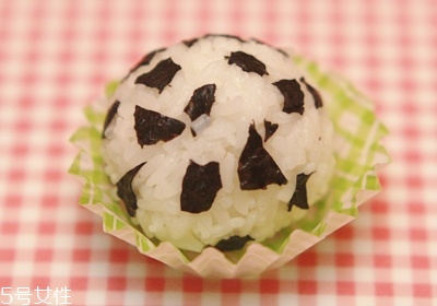 三角海苔飯團怎么包 海苔基本4種包法 三角海苔飯團怎么包 海苔基本4種包法