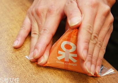 三角海苔飯團怎么包 海苔基本4種包法 三角海苔飯團怎么包 海苔基本4種包法