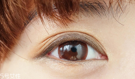 lunasol日月晶彩怎么畫眼影？簡單打造橙色無辜妝