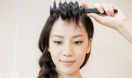 蓬松麻花辮的扎法圖解 三步打造自然不刻意麻花辮 蓬松麻花辮的扎法圖解 三步打造自然不刻意麻花辮