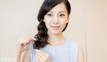 蓬松麻花辮的扎法圖解 三步打造自然不刻意麻花辮 蓬松麻花辮的扎法圖解 三步打造自然不刻意麻花辮