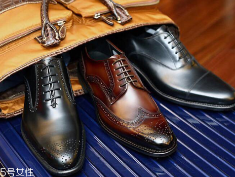 男生怎么穿顯得成熟？輕松塑造穩(wěn)重形象