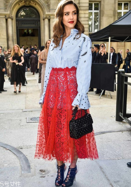 蕾絲長裙配什么鞋子？為你加足時(shí)髦指數(shù)