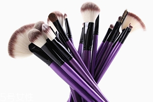 化妝刷買什么材質(zhì)的好？眼影刷用動物毛更好