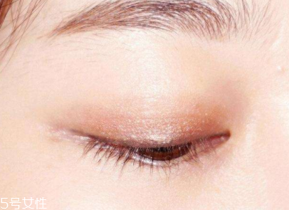 戴眼鏡怎么化妝好看？這么化妝比戴美瞳還美貌