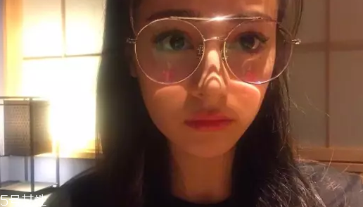 戴眼鏡怎么化妝好看？這么化妝比戴美瞳還美貌