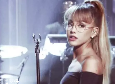 戴眼鏡怎么化妝好看？這么化妝比戴美瞳還美貌