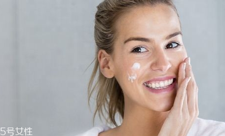素顏霜和珍珠膏哪個更好 提亮美白就靠它 素顏霜和珍珠膏哪個更好 提亮美白就靠它