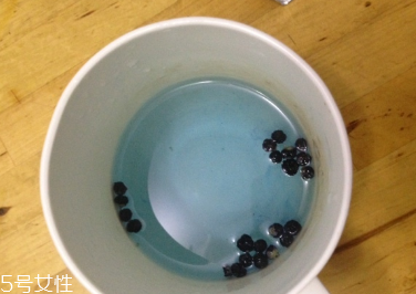 黑枸杞能和菊花一起泡嗎？這個搭配沒毛病