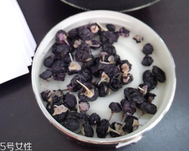 黑枸杞能和菊花一起泡嗎？這個搭配沒毛病