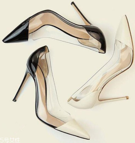 高跟鞋太大了怎么辦？四大妙招解決鞋碼偏大