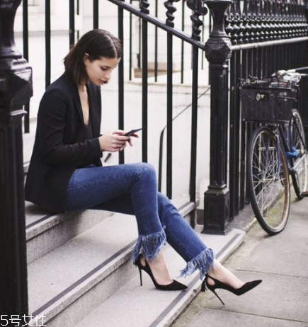 高跟鞋太大了怎么辦？四大妙招解決鞋碼偏大