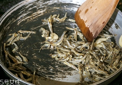 晚上不能吃什么東西 不能在晚上吃的食物 晚上不能吃什么東西 不能在晚上吃的食物