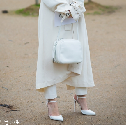 高跟鞋鞋跟歪了怎么辦？高跟鞋走路要注意