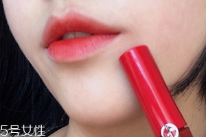 阿瑪尼405和雅詩蘭黛333哪個好？333誰涂誰好看