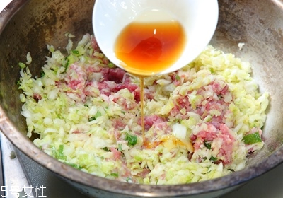 水餃怎么包飽滿(mǎn)又多汁