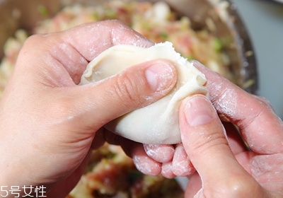 水餃怎么包飽滿(mǎn)又多汁