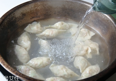 水餃怎么包飽滿(mǎn)又多汁