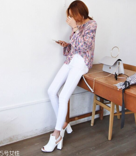 高跟鞋鞋頭蹭了怎么辦？三招修補(bǔ)破損鞋頭