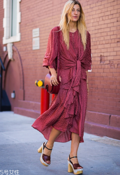 參加婚禮穿什么鞋子？優(yōu)雅與時髦并存