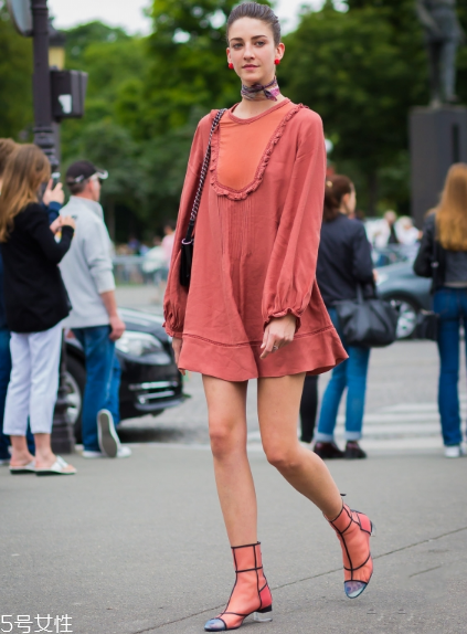 參加婚禮穿什么鞋子？優(yōu)雅與時髦并存