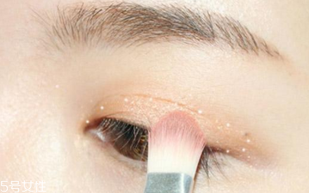 清純韓式裸妝畫法步驟圖 白皙迷人的妝容教程 清純韓式裸妝畫法步驟圖 白皙迷人的妝容教程