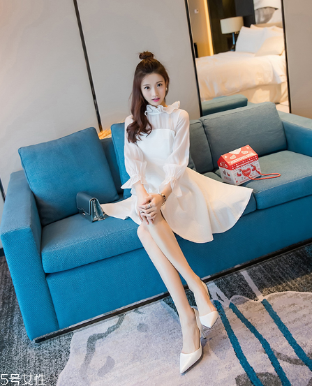 白色單品怎么搭配？春日里的璀璨之星