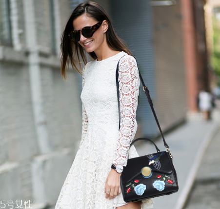 白色單品怎么搭配？春日里的璀璨之星