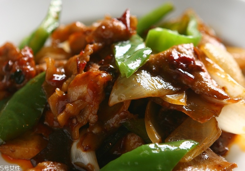 做菜先放調(diào)料還是后放調(diào)料 做菜先放調(diào)料還是后放調(diào)料