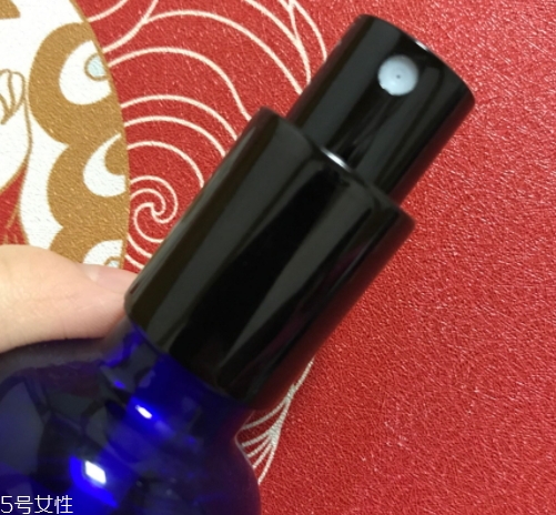 純露可以當(dāng)噴霧嗎？隨時為你補(bǔ)充水分