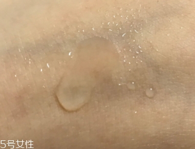 純露可以當(dāng)噴霧嗎？隨時為你補(bǔ)充水分