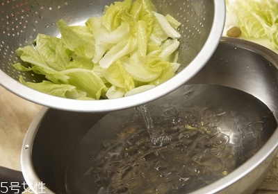 做沙拉用什么蔬菜 有什么蔬菜可以做沙拉 做沙拉用什么蔬菜 有什么蔬菜可以做沙拉