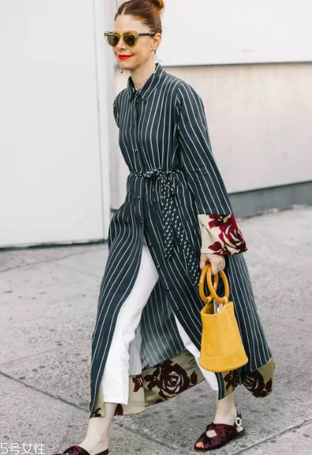 裙子搭配褲子好看嗎？打開(kāi)時(shí)尚的新方式