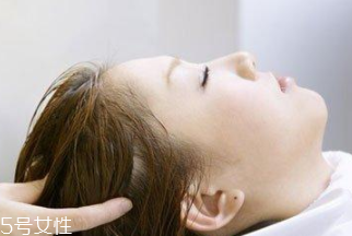 頭發(fā)干燥用什么護發(fā)素？滋潤保濕型