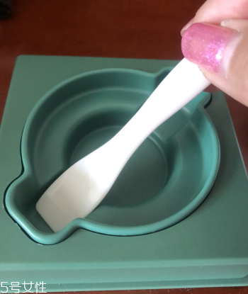 海藍(lán)之謎凝霜使用方法 正確用法讓效果加倍 海藍(lán)之謎凝霜使用方法 正確用法讓效果加倍