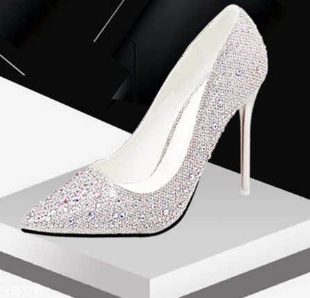 高跟鞋破皮了怎么辦？高跟鞋破皮這樣補