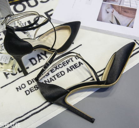 高跟鞋開(kāi)膠了怎么辦？高跟鞋脫膠這樣處理