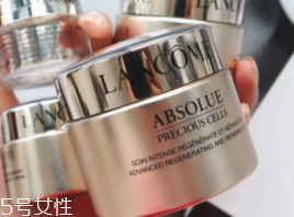 面霜可以當(dāng)眼霜嗎？年輕肌膚可以少量用