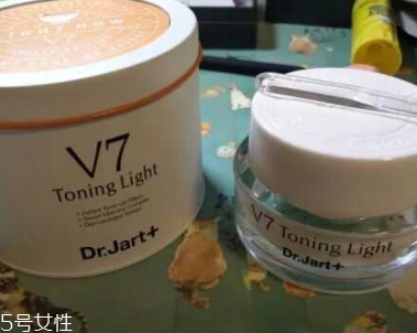 面霜和素顏霜可以同時用嗎？面霜用量不要太多