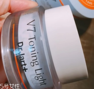 面霜和素顏霜可以同時用嗎？面霜用量不要太多