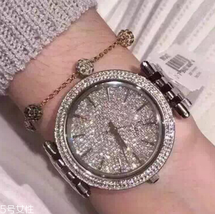 michael kors手表怎么調時間？mk手表這樣用