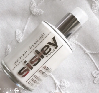 面霜和乳液都要用嗎？油皮可以只用一種