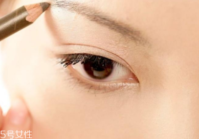 濃眉怎么畫(huà)眉毛？濃眉用眉膠是絕配