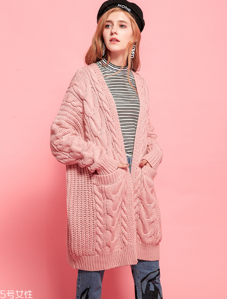 今年流行什么顏色針織開(kāi)衫？這三款一定要有